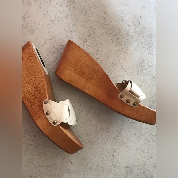 NWOT DKNY Ivory Leather Upper Wooden Platform Sandal Size 8.5 - Picture 7 of 15